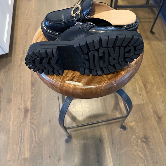 Circus by Sam Edelman women’s size 7 black slip on loafer with lug sole - Picture 3 of 3